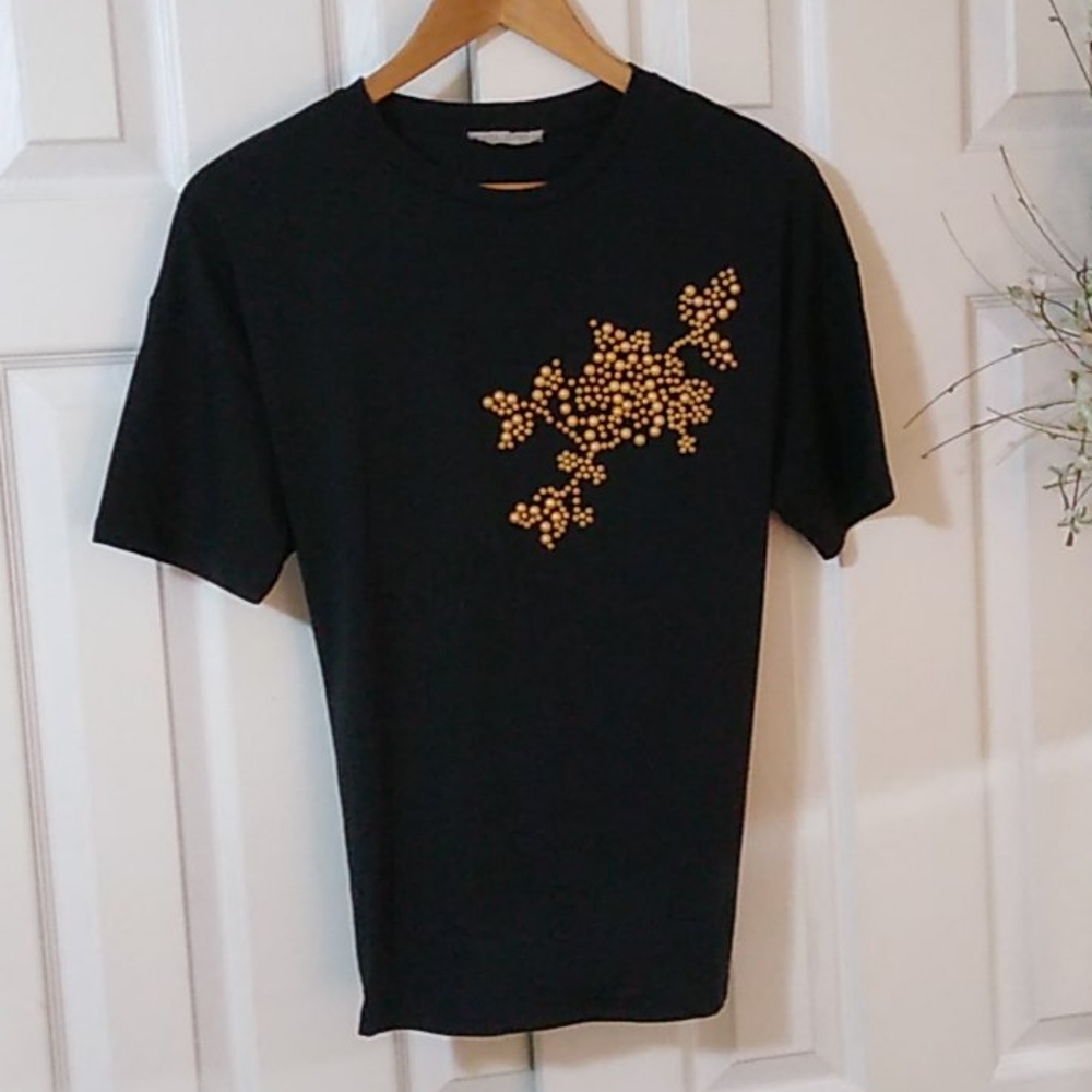 Comfy Zara t-shirt with pale yellow pearls
